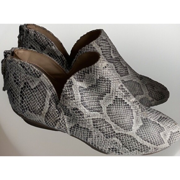 Kenneth Cole Reaction Side Way Snakeskin White Heel Zip Ankle Bootie Shoes Sz 8 - Picture 1 of 12